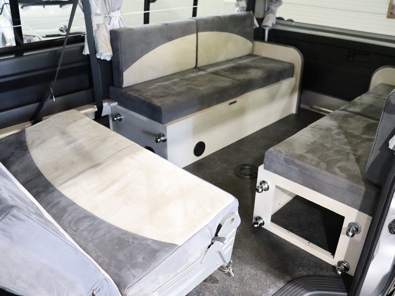 キャンピングカー バンコン ﾊｲｴｰｽ ﾅｯﾂRV ﾄﾗｲｱﾙ ﾀｲﾌﾟA 4WD　FF