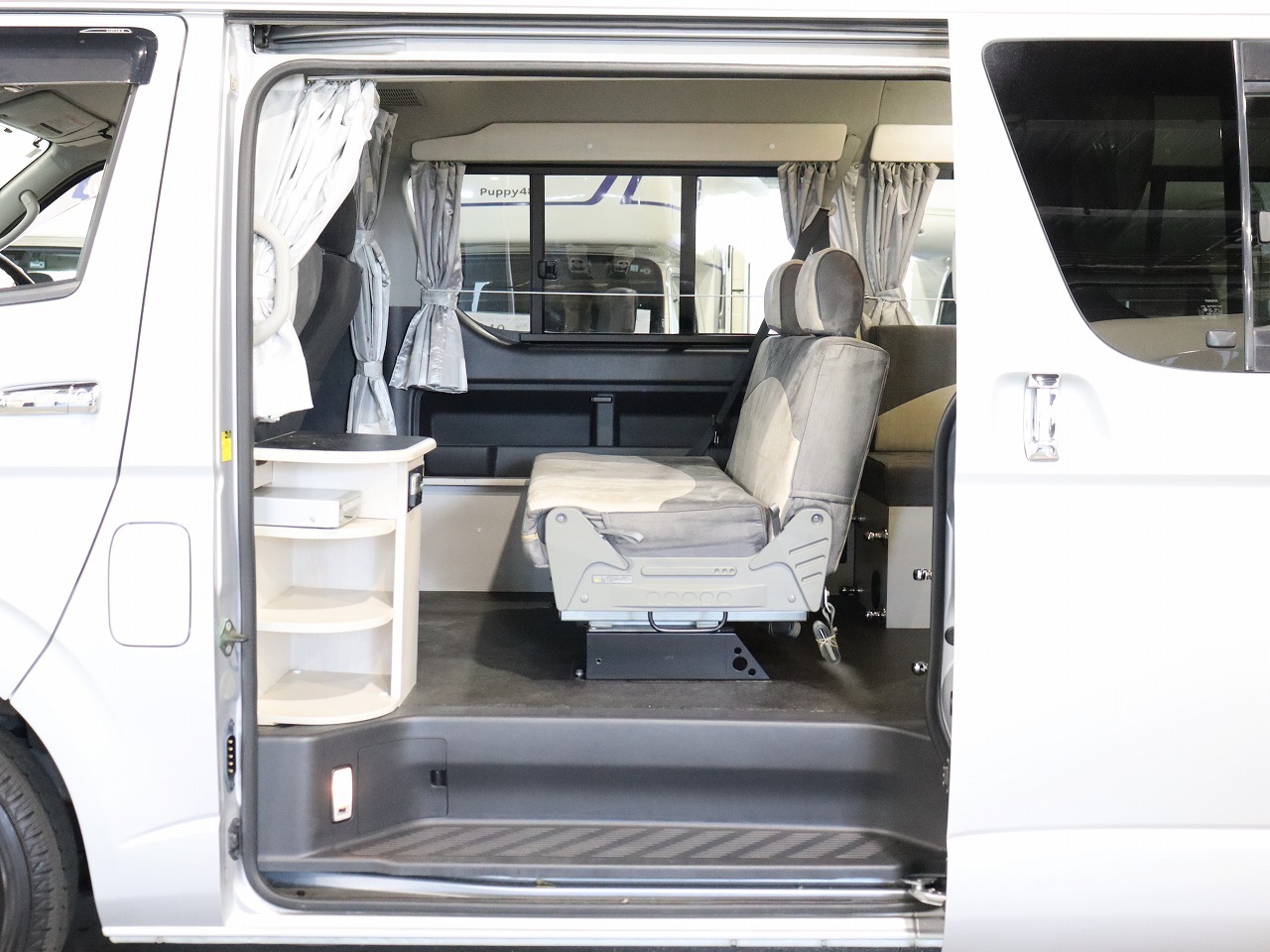 キャンピングカー バンコン ﾊｲｴｰｽ ﾅｯﾂRV ﾄﾗｲｱﾙ ﾀｲﾌﾟA 4WD　FF