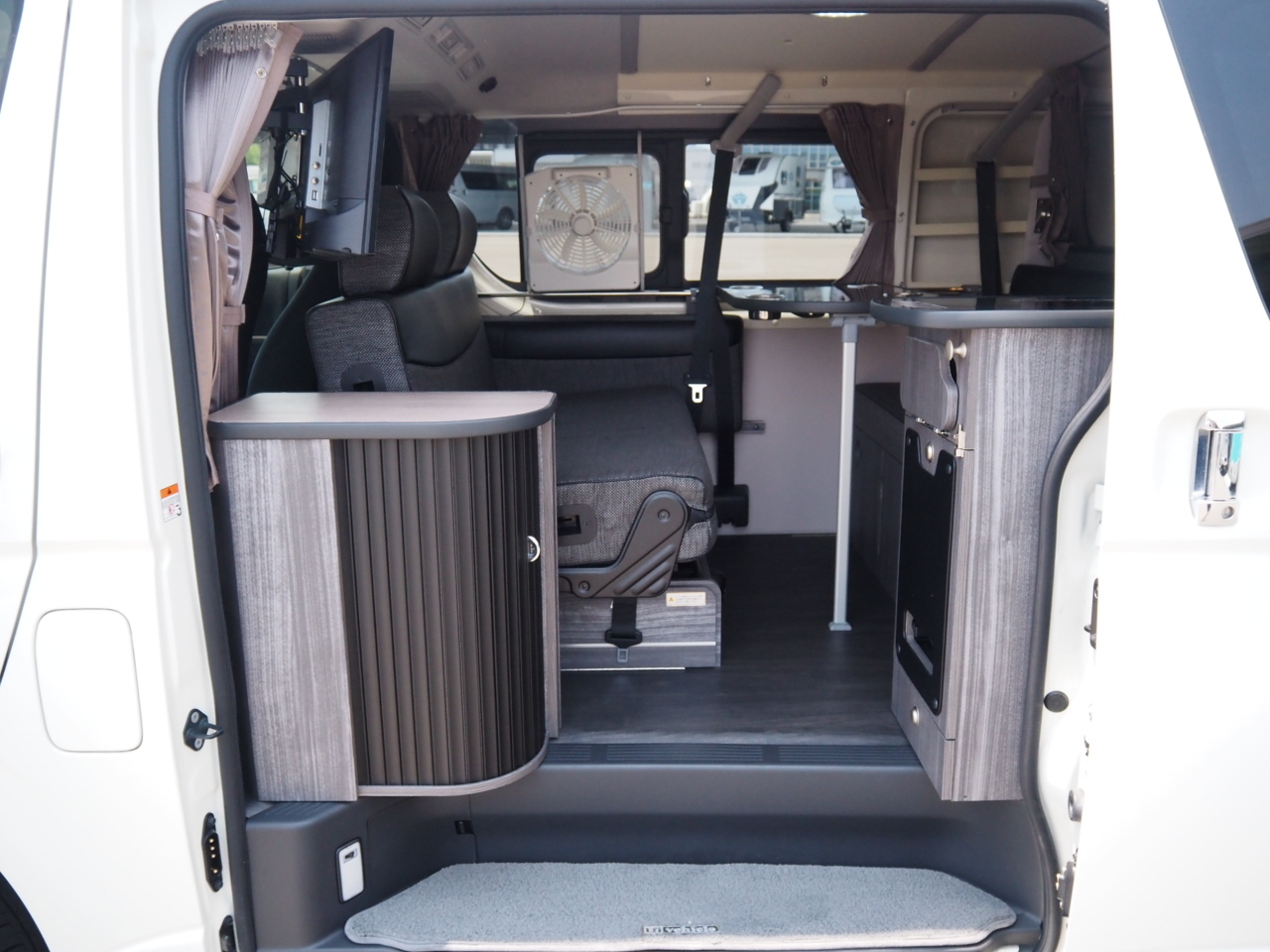キャンピングカー バンコン ﾊｲｴｰｽ ｶｽﾀﾑｾﾚｸﾄ ﾛｰﾄﾞｾﾚｸﾄNL 4WD