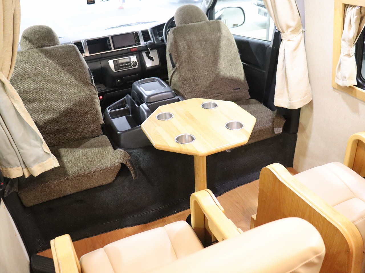 キャンピングカー バンコン ﾊｲｴｰｽ ｶﾄｰﾓｰﾀｰ ｱｼﾞｱﾝ 4WD 寒冷地仕様