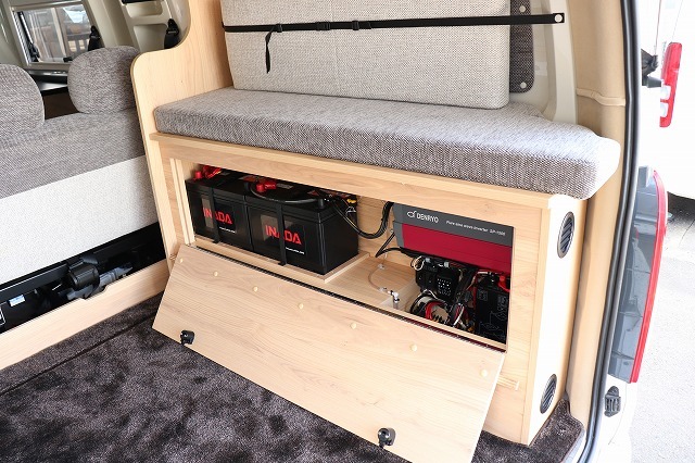 キャンピングカー バンコン ﾊｲｴｰｽ ﾃﾞﾙﾀﾘﾝｸ ﾀﾞｰｳｨﾝQ3 4WD