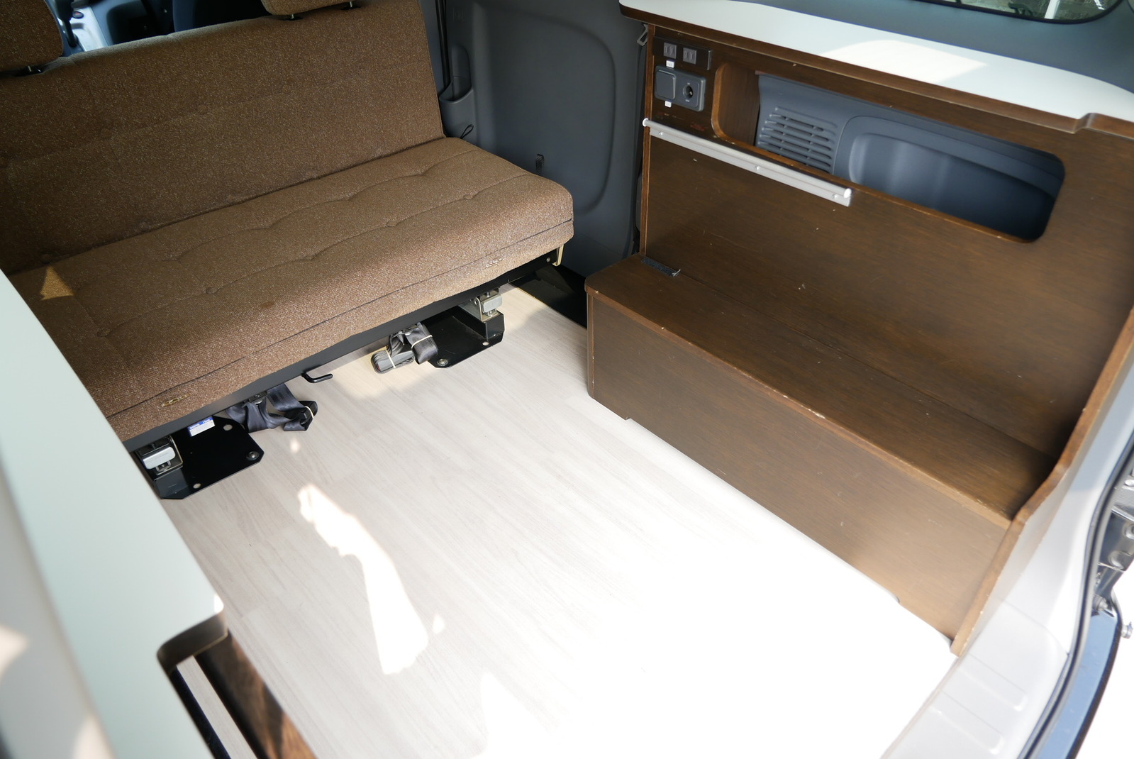 キャンピングカー バンコン NV200ﾊﾞﾈｯﾄ ﾋﾟｰｽﾞｸﾗﾌﾄ ﾂｰﾙﾄﾞｽﾀｰ
