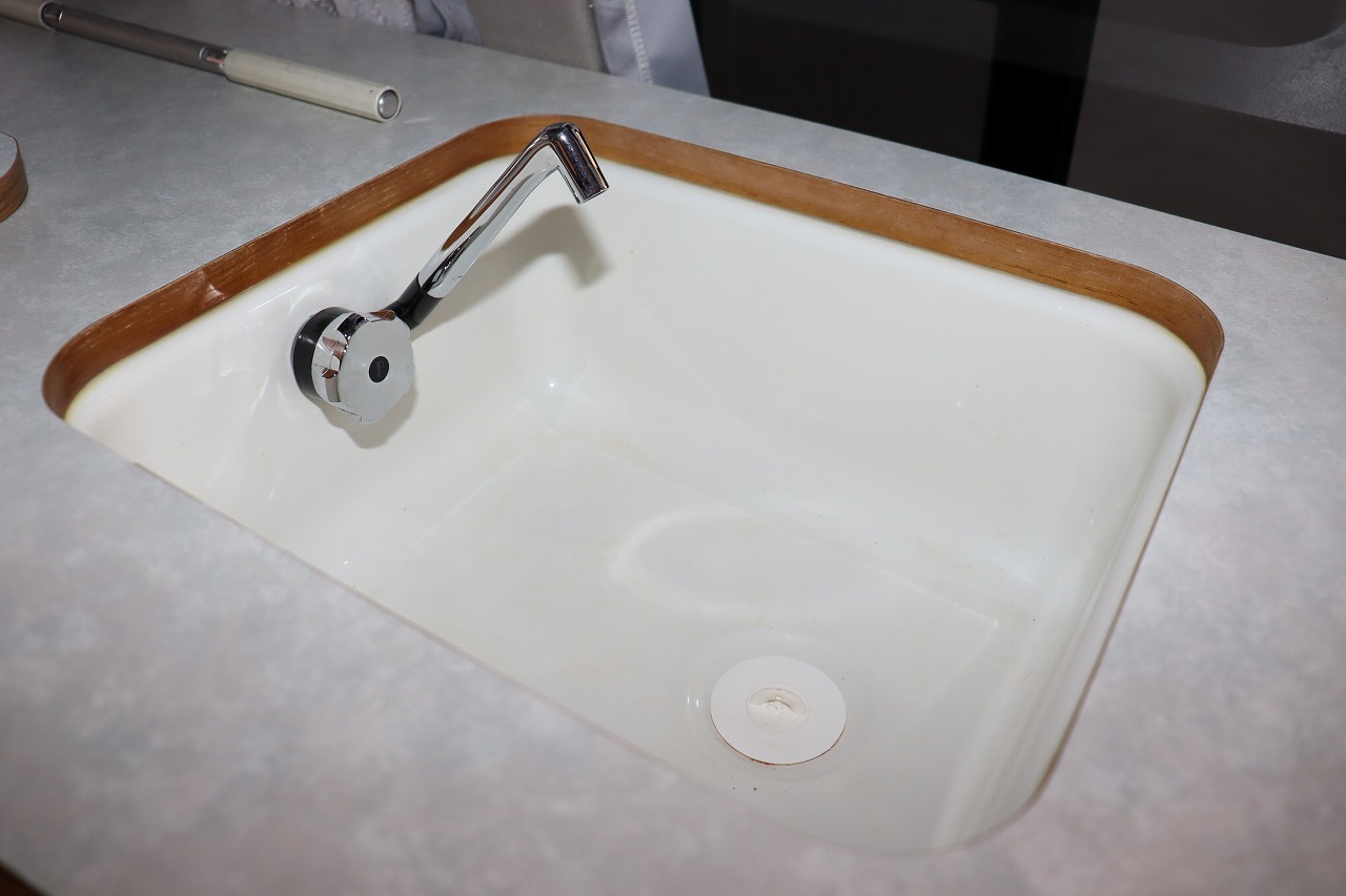 キャンピングカー バンコン ﾊｲｴｰｽ ﾚｸﾋﾞｨ ﾌｧｲﾌﾞｽﾀｰ 4WD