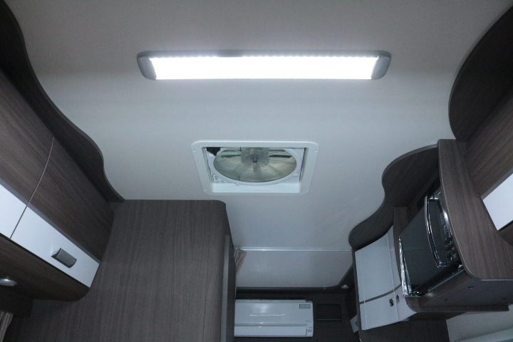 キャンピングカー キャブコン ｶﾑﾛｰﾄﾞ ﾅｯﾂRV ｸﾚｱｽﾃｨﾝｸﾞ　5.0X　ｴﾎﾞ