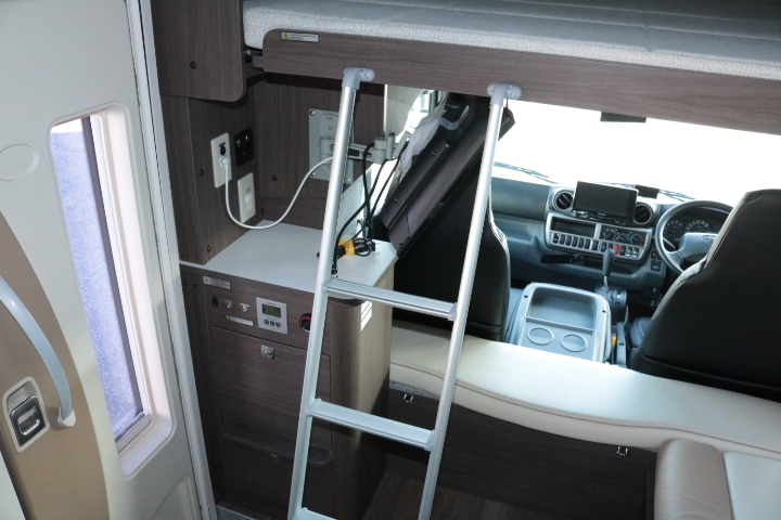 キャンピングカー キャブコン ｶﾑﾛｰﾄﾞ ﾅｯﾂRV ｸﾚｱｽﾃｨﾝｸﾞ　5.0X　ｴﾎﾞ