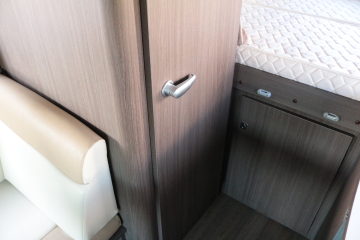 キャンピングカー キャブコン ｶﾑﾛｰﾄﾞ ﾅｯﾂRV ｸﾚｱｽﾃｨﾝｸﾞ　5.0X　ｴﾎﾞ