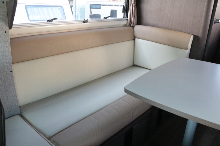 キャンピングカー キャブコン ｶﾑﾛｰﾄﾞ ﾅｯﾂRV ｸﾚｱｽﾃｨﾝｸﾞ　5.0X　ｴﾎﾞ