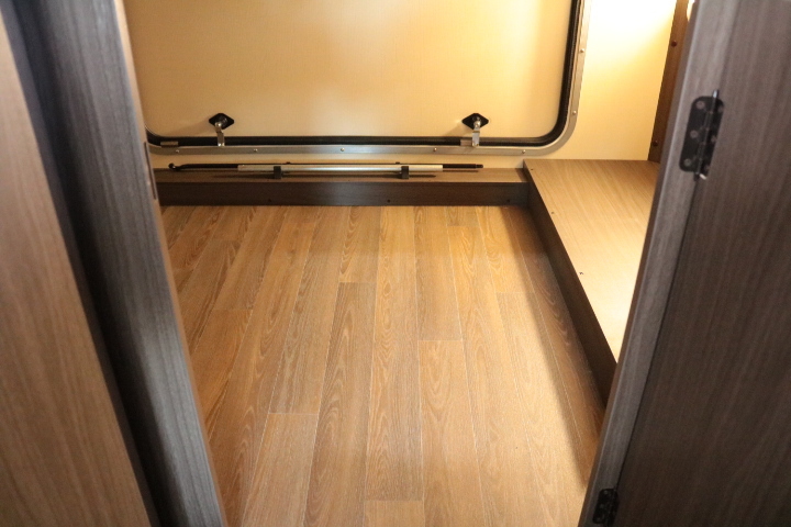 キャンピングカー キャブコン ｶﾑﾛｰﾄﾞ ﾅｯﾂRV ｸﾚｱｽﾃｨﾝｸﾞ　5.0X　ｴﾎﾞ