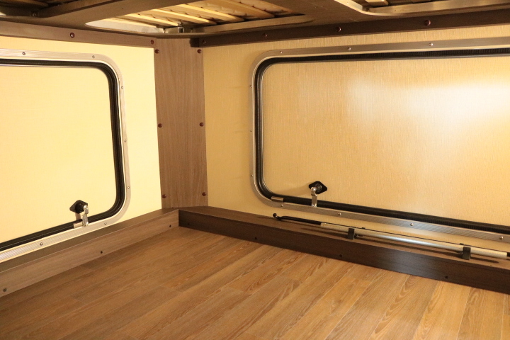 キャンピングカー キャブコン ｶﾑﾛｰﾄﾞ ﾅｯﾂRV ｸﾚｱｽﾃｨﾝｸﾞ　5.0X　ｴﾎﾞ