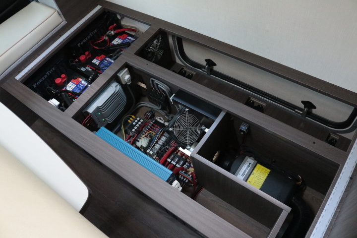 キャンピングカー キャブコン ｶﾑﾛｰﾄﾞ ﾅｯﾂRV ｸﾚｱｽﾃｨﾝｸﾞ　5.0X　ｴﾎﾞ