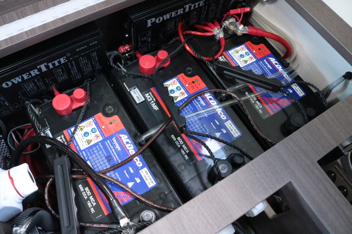 キャンピングカー キャブコン ｶﾑﾛｰﾄﾞ ﾅｯﾂRV ｸﾚｱｽﾃｨﾝｸﾞ　5.0X　ｴﾎﾞ