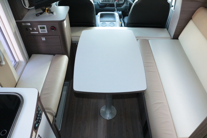 キャンピングカー キャブコン ｶﾑﾛｰﾄﾞ ﾅｯﾂRV ｸﾚｱｽﾃｨﾝｸﾞ　5.0X　ｴﾎﾞ