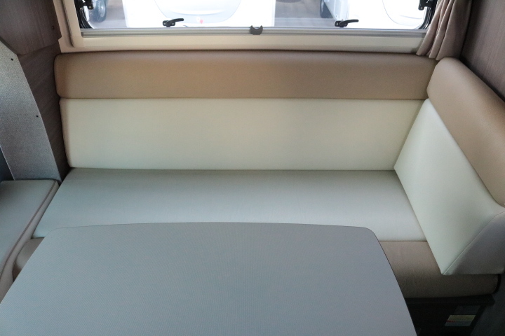 キャンピングカー キャブコン ｶﾑﾛｰﾄﾞ ﾅｯﾂRV ｸﾚｱｽﾃｨﾝｸﾞ　5.0X　ｴﾎﾞ