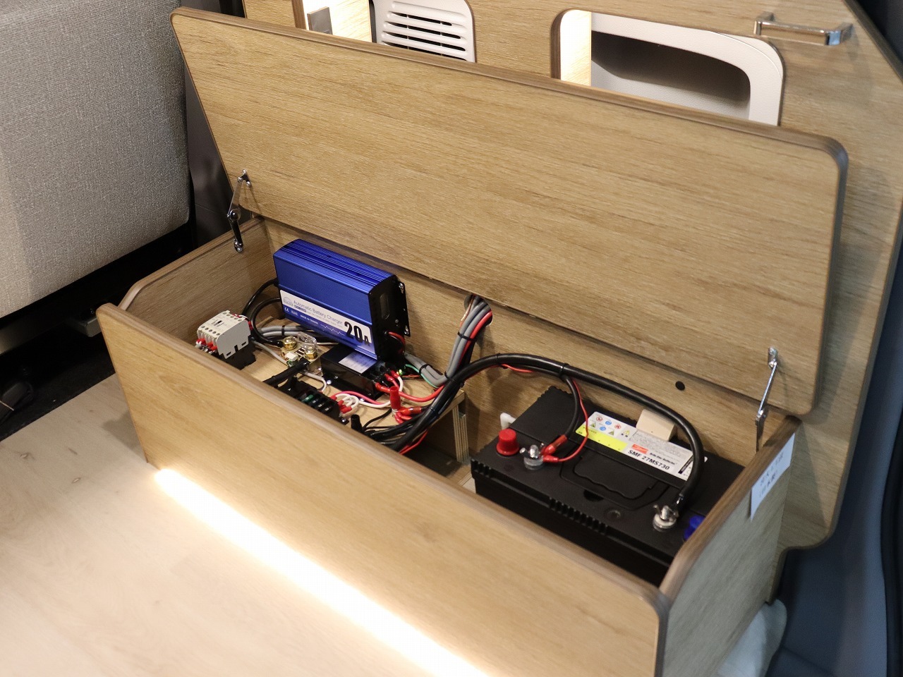 キャンピングカー バンコン NV200ﾊﾞﾈｯﾄ　FOCS Luz　ﾙｿ　新車即納車