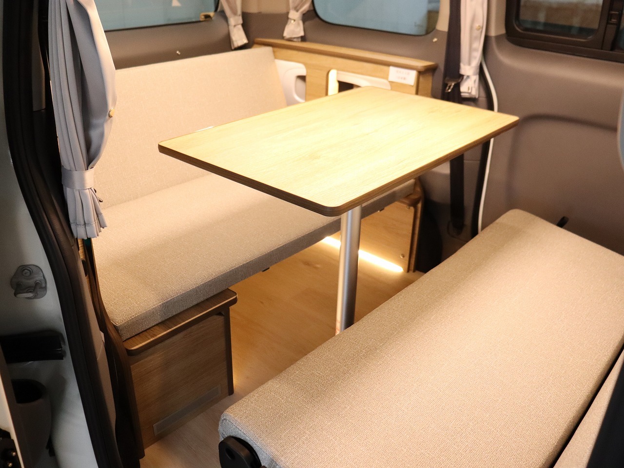 キャンピングカー バンコン NV200ﾊﾞﾈｯﾄ　FOCS Luz　ﾙｿ　新車即納車
