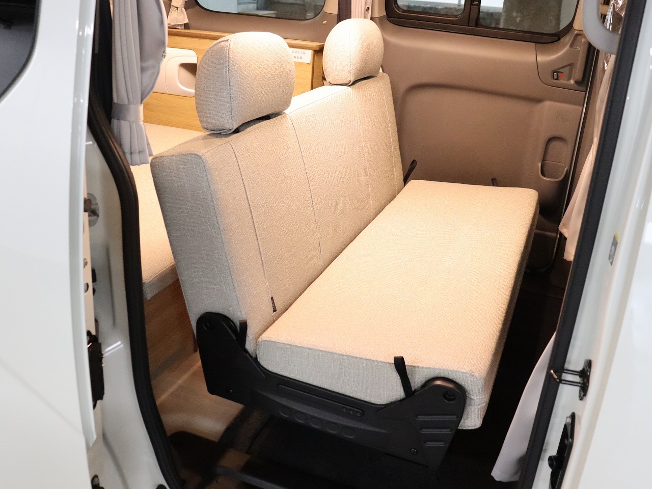 キャンピングカー バンコン NV200ﾊﾞﾈｯﾄ　FOCS Luz　ﾙｿ　新車即納車