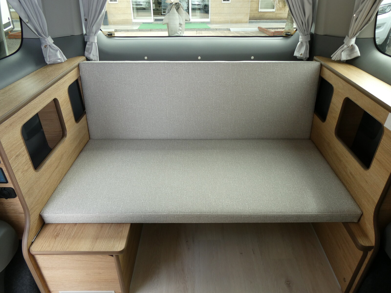 キャンピングカー バンコン FOCS Luz(ﾙｿ) 新車即納車