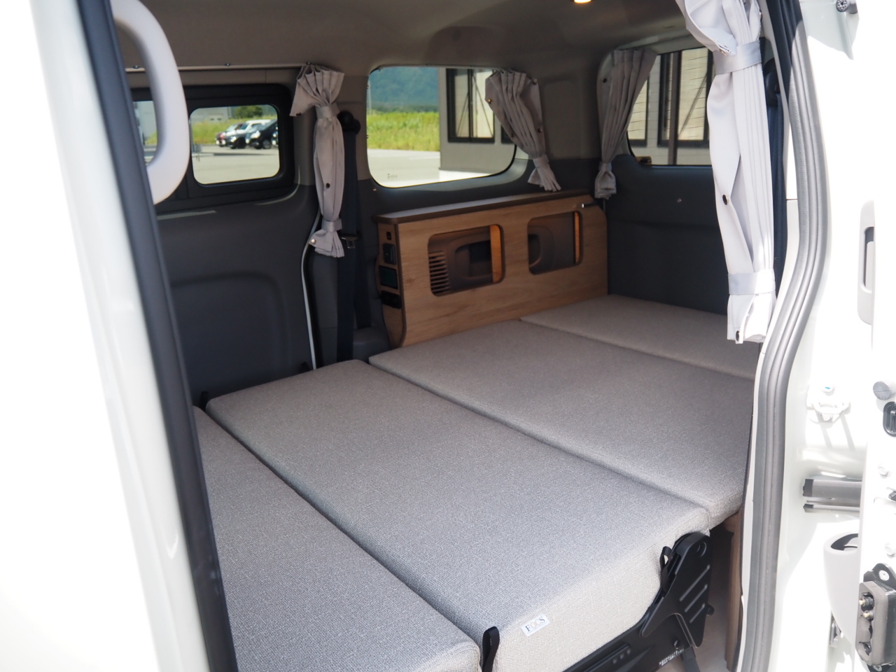 キャンピングカー バンコン NV200ﾊﾞﾈｯﾄ FOCS Luz ﾙｿ 新車即納
