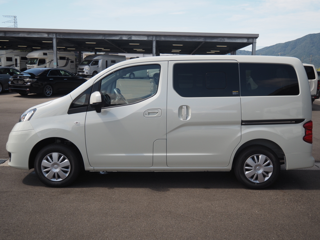 キャンピングカー バンコン NV200ﾊﾞﾈｯﾄ FOCS Luz ﾙｿ 新車即納