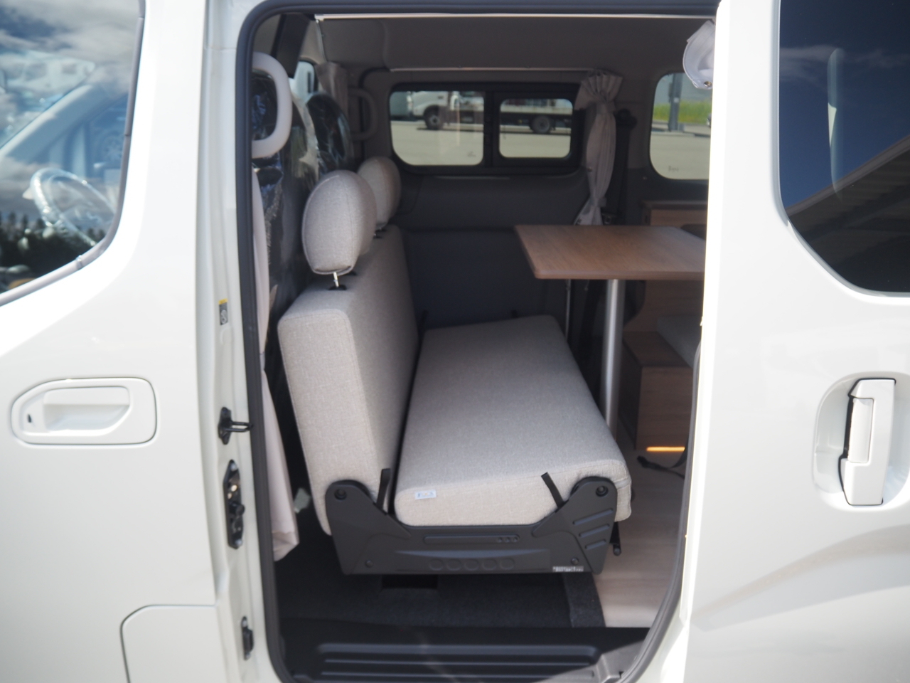 キャンピングカー バンコン NV200ﾊﾞﾈｯﾄ FOCS Luz ﾙｿ 新車即納