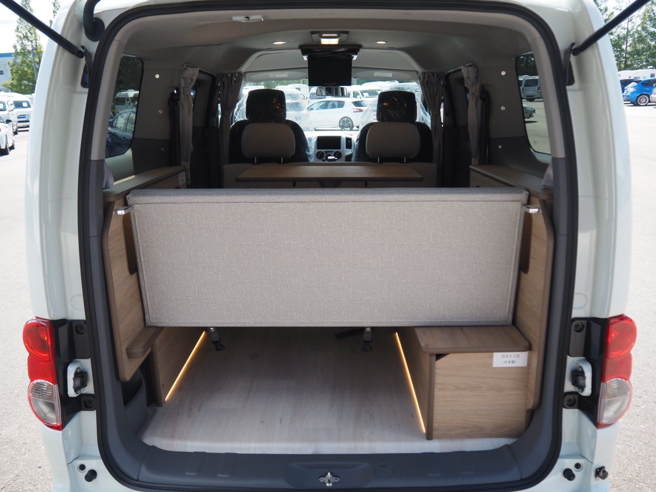 キャンピングカー バンコン NV200ﾊﾞﾈｯﾄ FOCS Luz ﾙｿ 新車即納