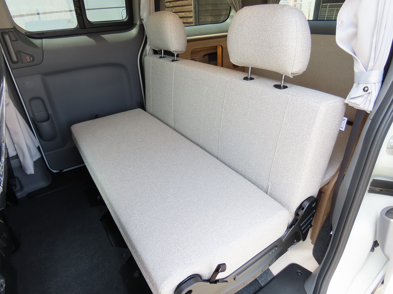 キャンピングカー バンコン NV200ﾊﾞﾈｯﾄ FOCS Luz ﾙｿ 新車即納