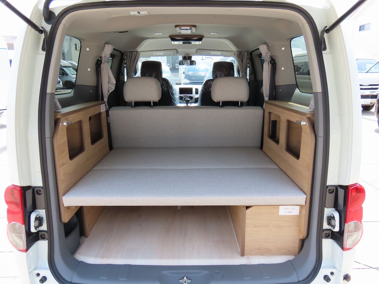 キャンピングカー バンコン NV200ﾊﾞﾈｯﾄ FOCS Luz ﾙｿ 新車即納