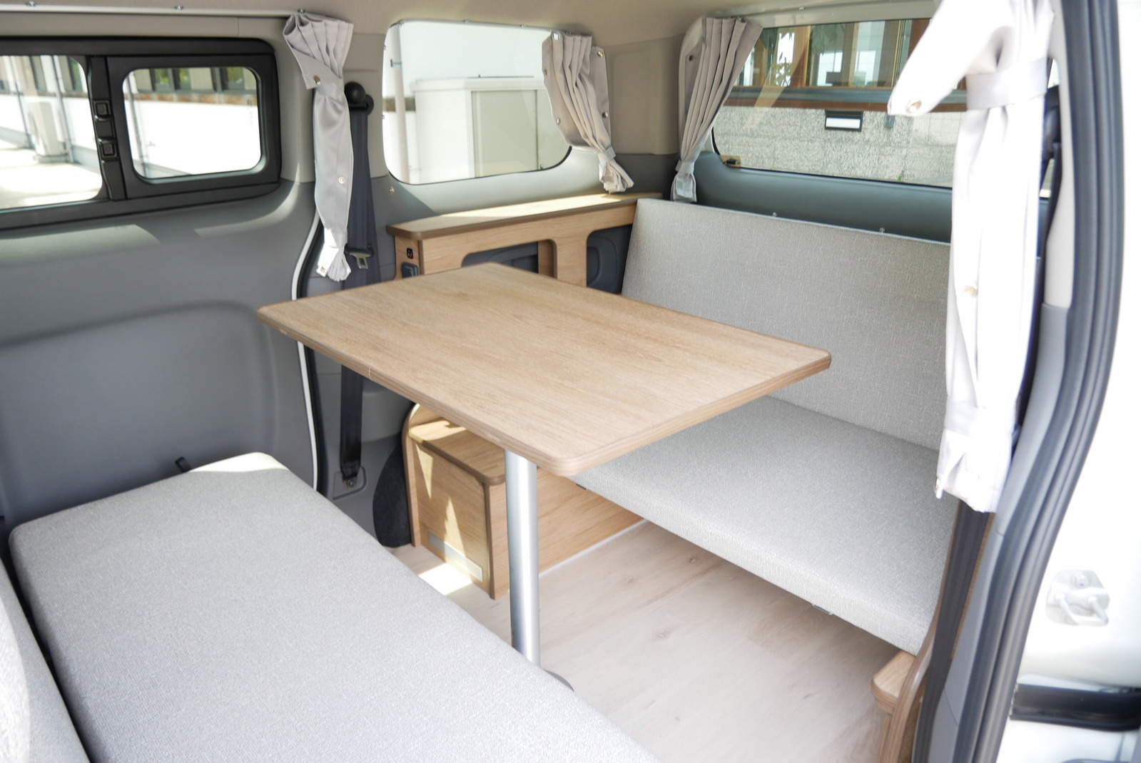 キャンピングカー バンコン NV200ﾊﾞﾈｯﾄ FOCSﾙｿ ﾌﾘｯﾌﾟﾀﾞｳﾝ 新車