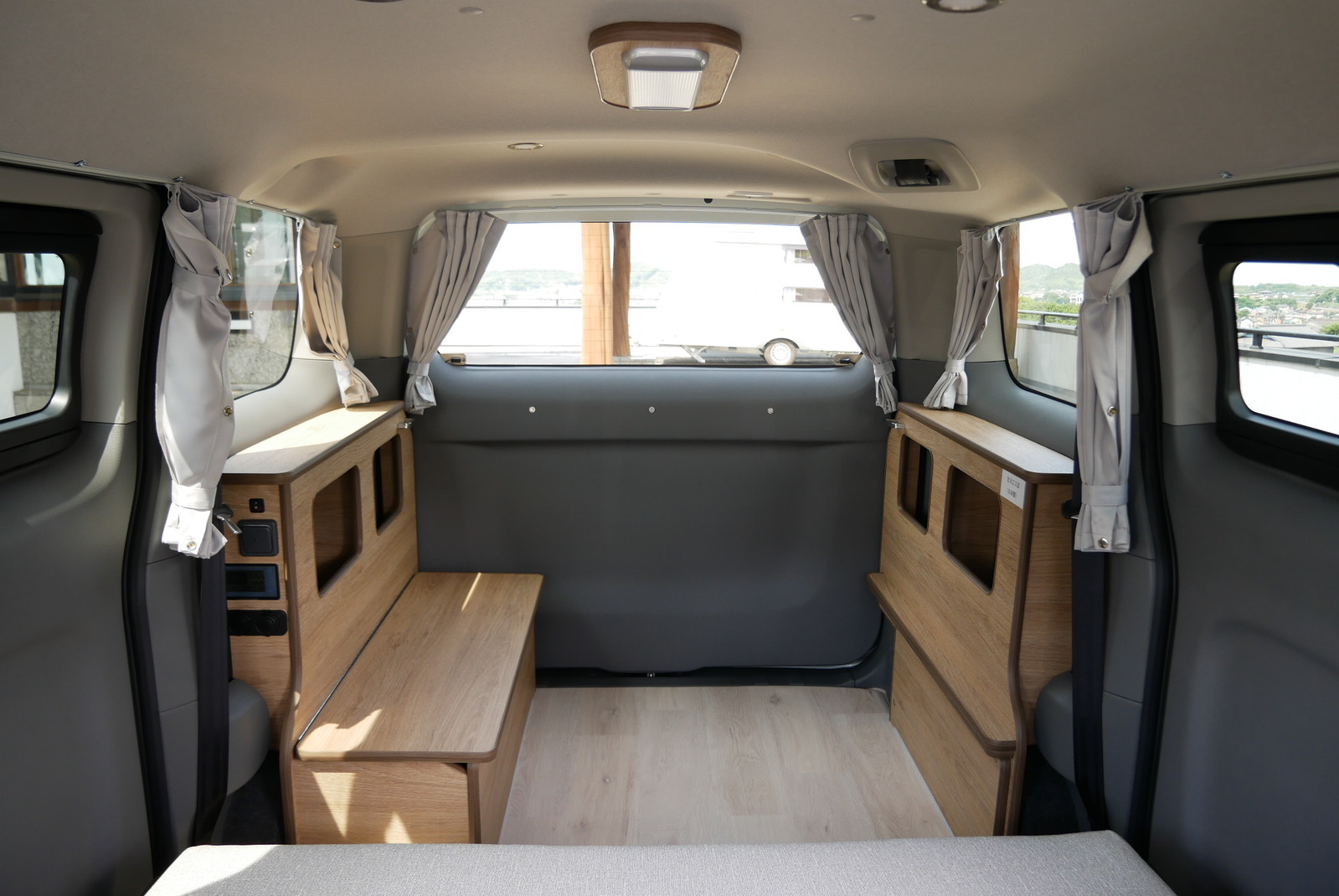 キャンピングカー バンコン NV200ﾊﾞﾈｯﾄ FOCSﾙｿ ﾌﾘｯﾌﾟﾀﾞｳﾝ 新車