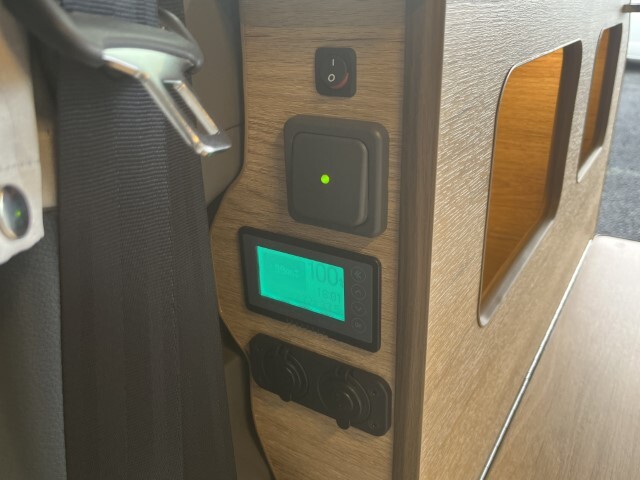 キャンピングカー バンコン NV200ﾊﾞﾈｯﾄ FOCS Luz ﾙｿ 新車即納
