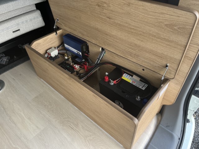 キャンピングカー バンコン NV200ﾊﾞﾈｯﾄ FOCS Luz ﾙｿ 新車即納