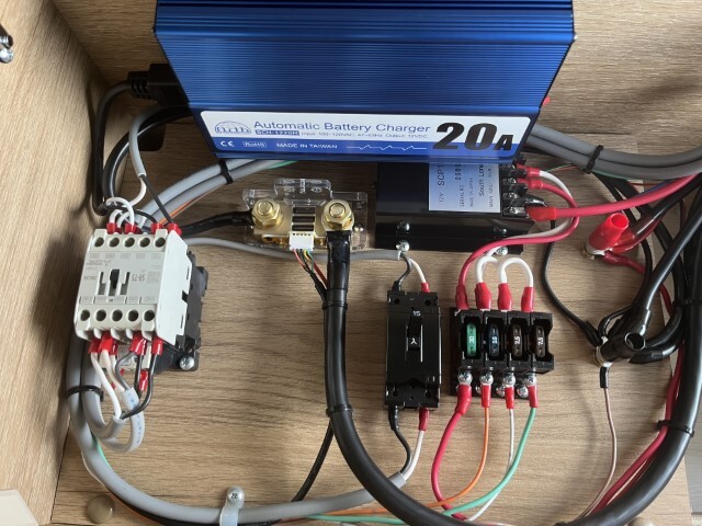 キャンピングカー バンコン NV200ﾊﾞﾈｯﾄ FOCS Luz ﾙｿ 新車即納