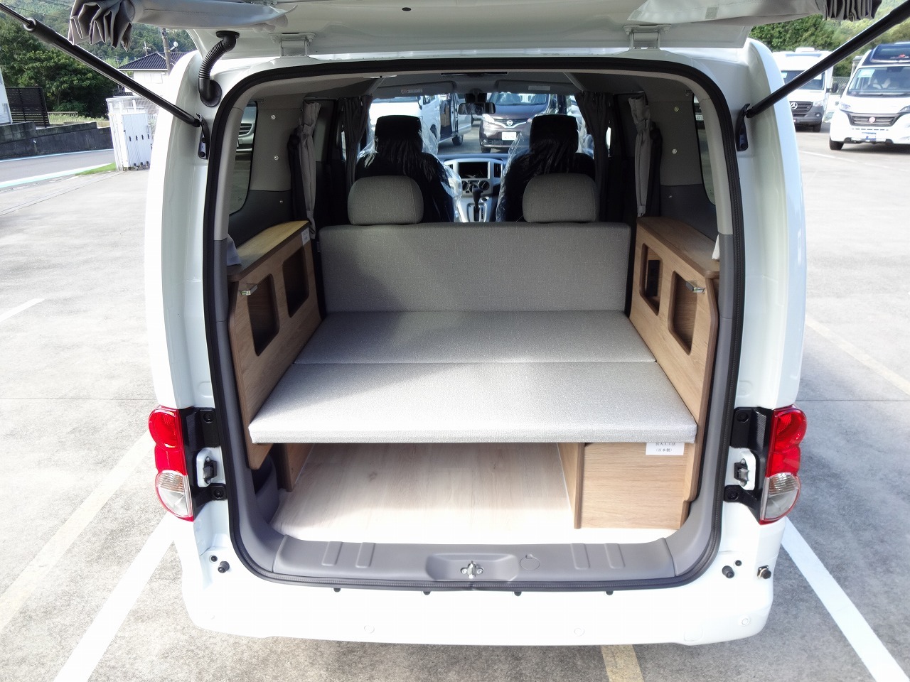 キャンピングカー バンコン NV200ﾊﾞﾈｯﾄ FOCS ﾙｿ 新車即納