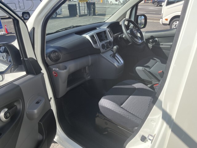 キャンピングカー バンコン NV200ﾊﾞﾈｯﾄ FOCS Luz ﾙｿ 新車即納