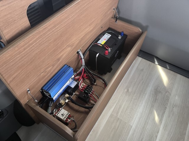 キャンピングカー バンコン NV200ﾊﾞﾈｯﾄ FOCS Luz ﾙｿ 新車即納