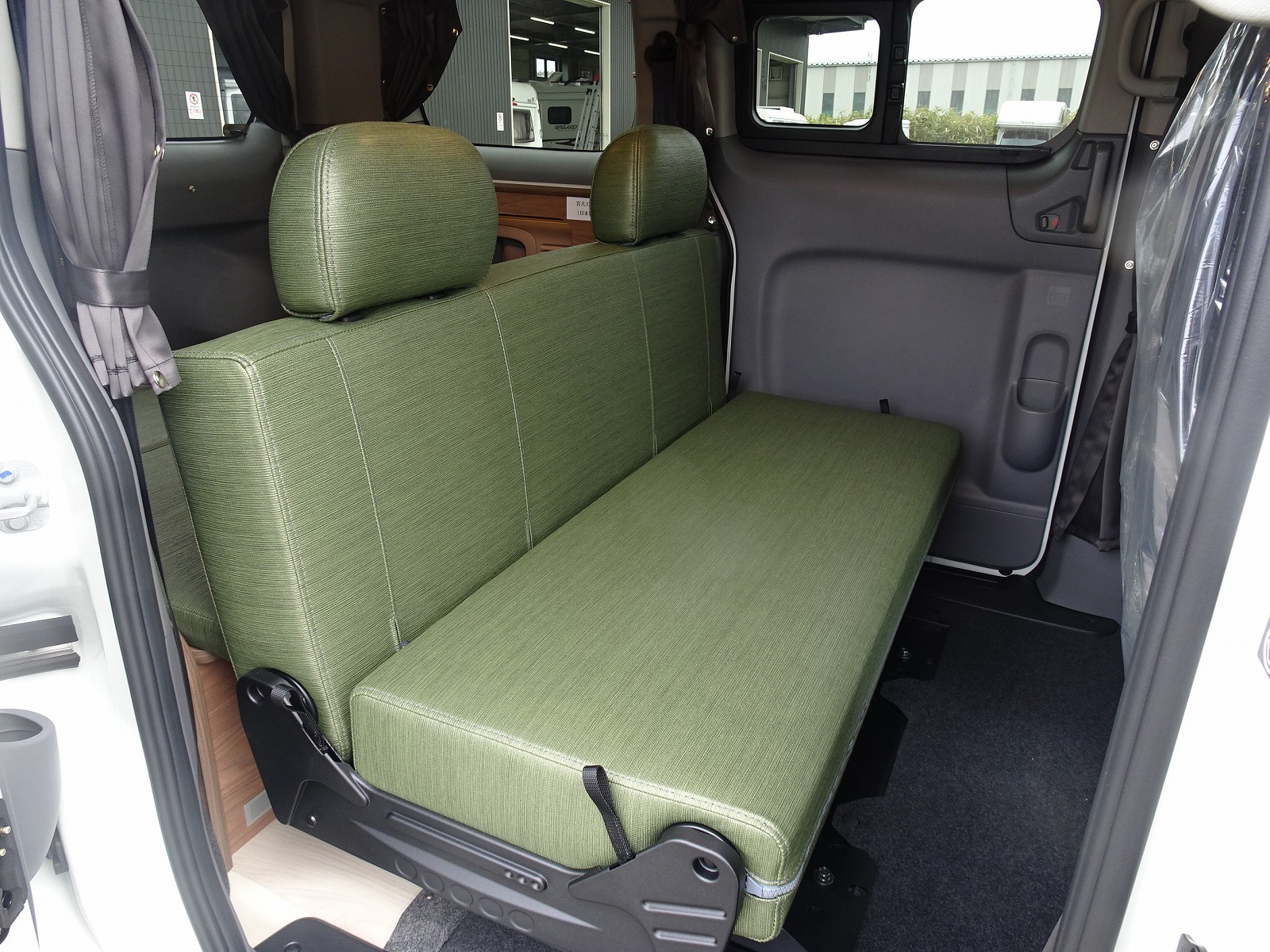 キャンピングカー バンコン NV200ﾊﾞﾈｯﾄ FOCS Luz ﾙｿ FF 新車