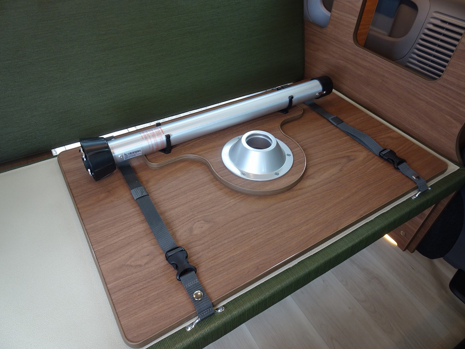 キャンピングカー バンコン NV200ﾊﾞﾈｯﾄ FOCS Luz ﾙｿ FF 新車