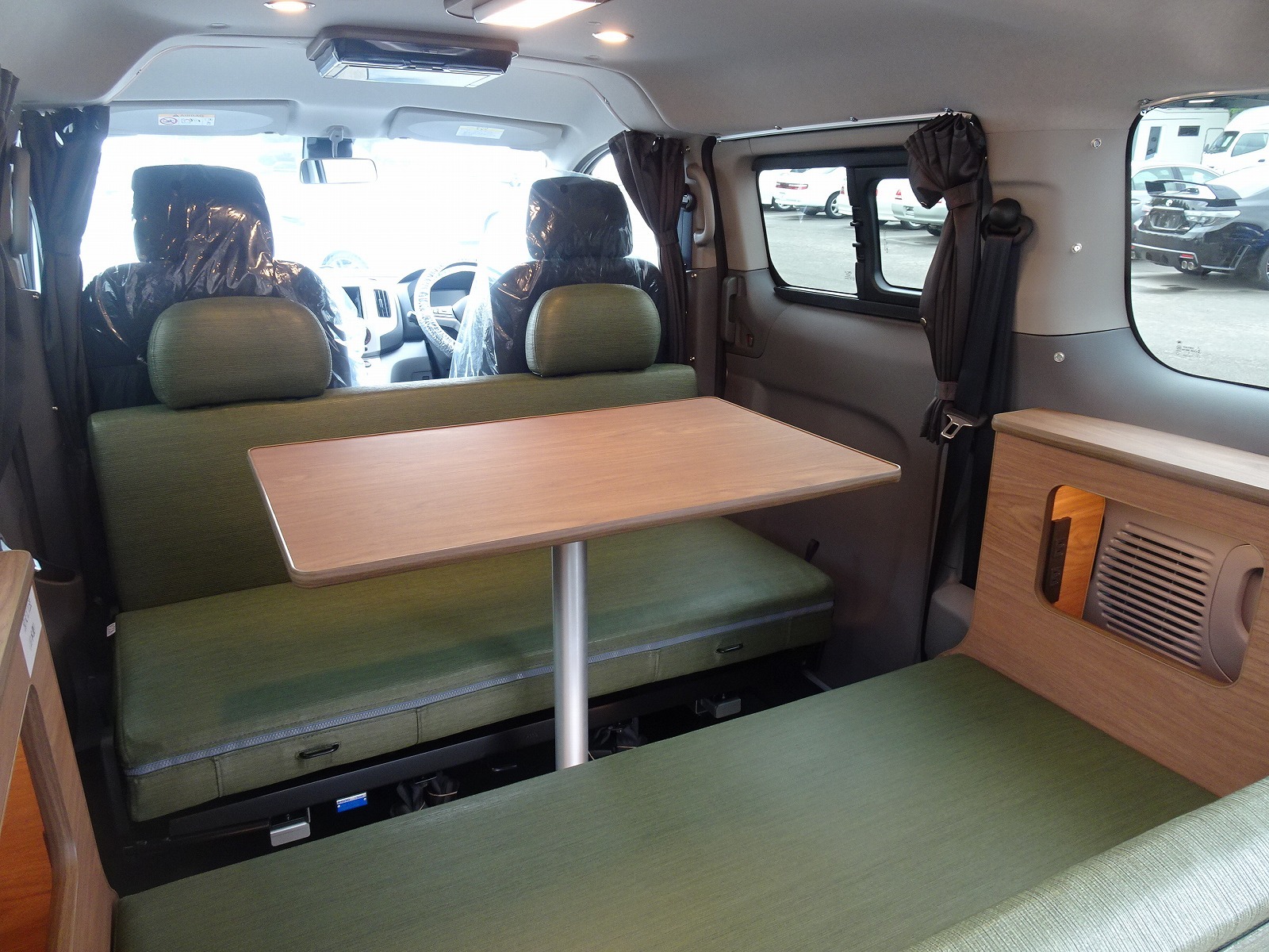 キャンピングカー バンコン NV200ﾊﾞﾈｯﾄ FOCS Luz ﾙｿ FF 新車