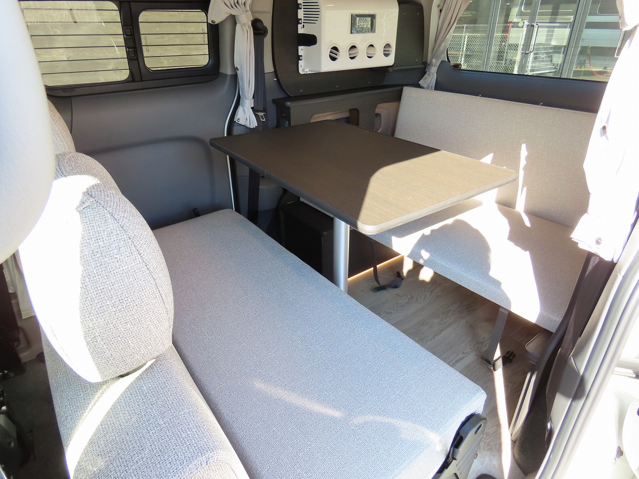 キャンピングカー バンコン NV200ﾊﾞﾈｯﾄ FOCS ﾙｿ 新車展示車