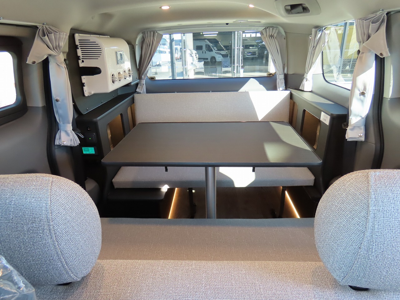 キャンピングカー バンコン NV200ﾊﾞﾈｯﾄ FOCS ﾙｿ 新車展示車