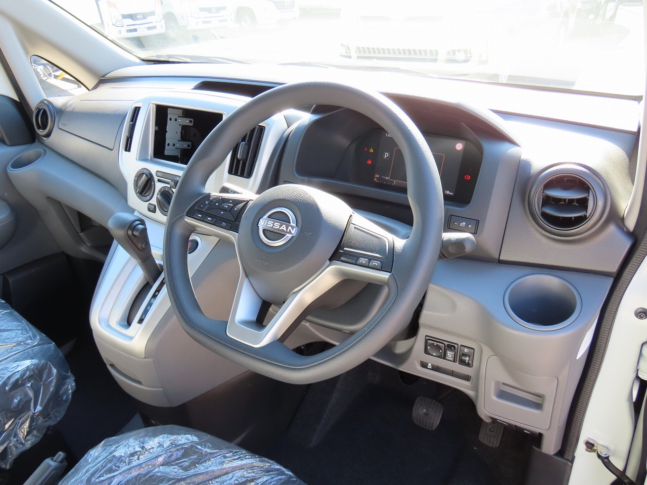 キャンピングカー バンコン NV200ﾊﾞﾈｯﾄ FOCS ﾙｿ 新車展示車