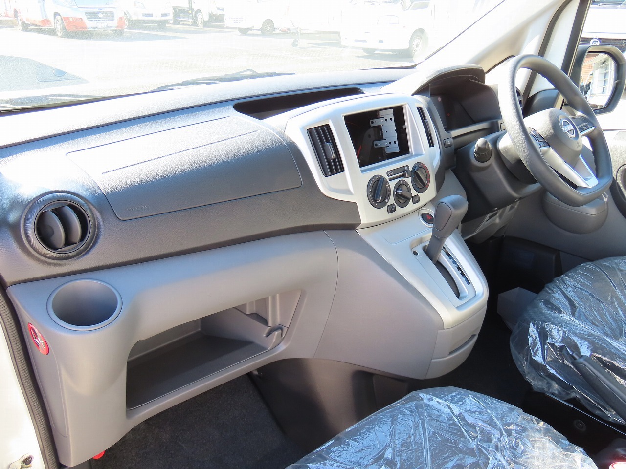 キャンピングカー バンコン NV200ﾊﾞﾈｯﾄ FOCS ﾙｿ 新車展示車