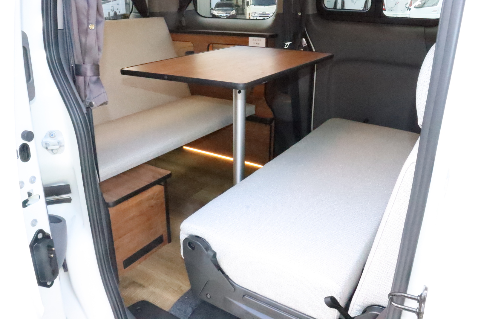 キャンピングカー NV200バネット FOCS Luz 新車即納車　DC12Vｸｰﾗｰ