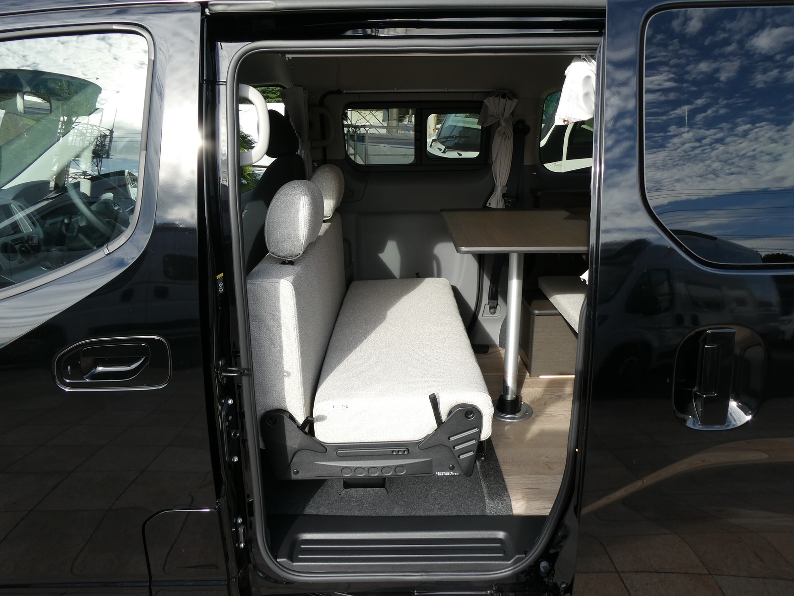 キャンピングカー バンコン FOCS Luz(ﾙｿ) 新車即納車