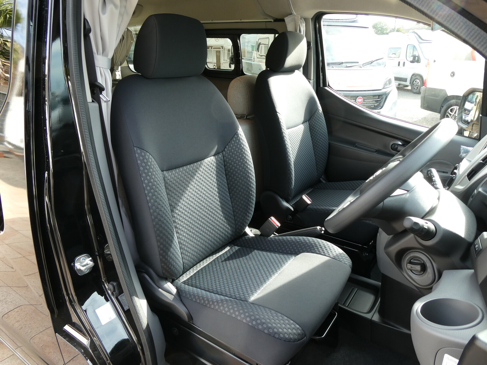 キャンピングカー バンコン FOCS Luz(ﾙｿ) 新車即納車