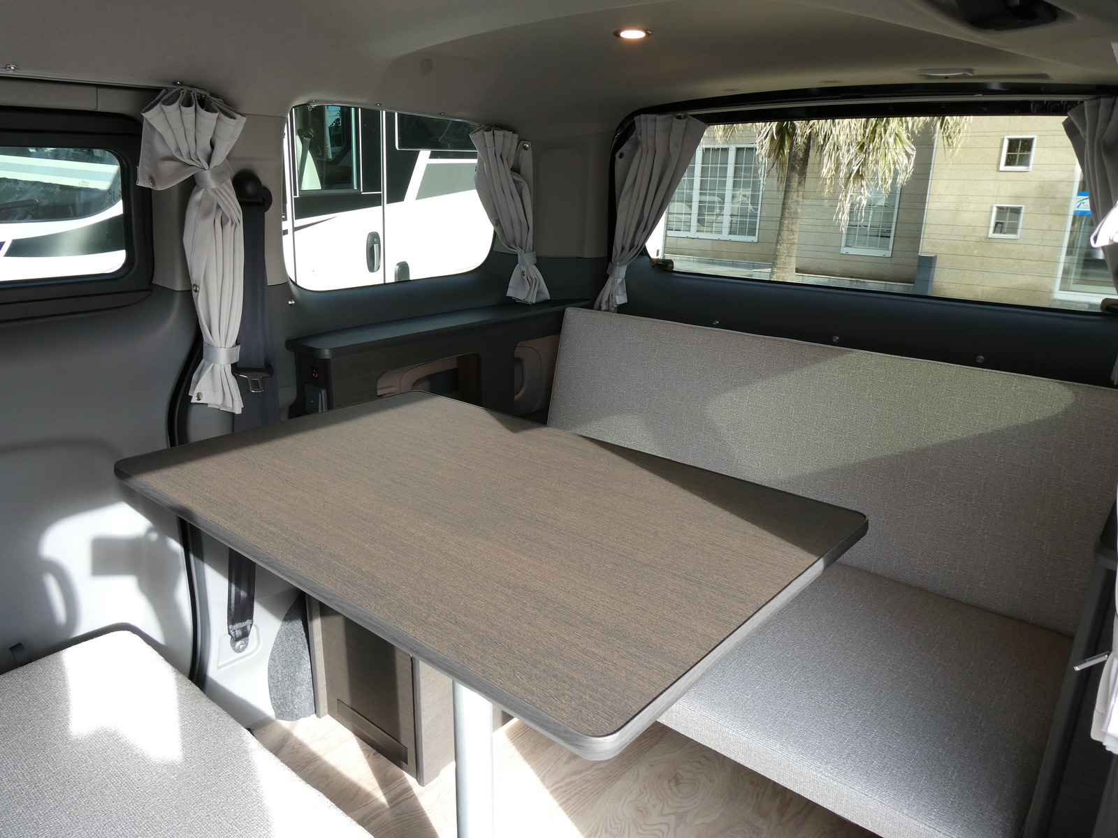 キャンピングカー バンコン FOCS Luz(ﾙｿ) 新車即納車