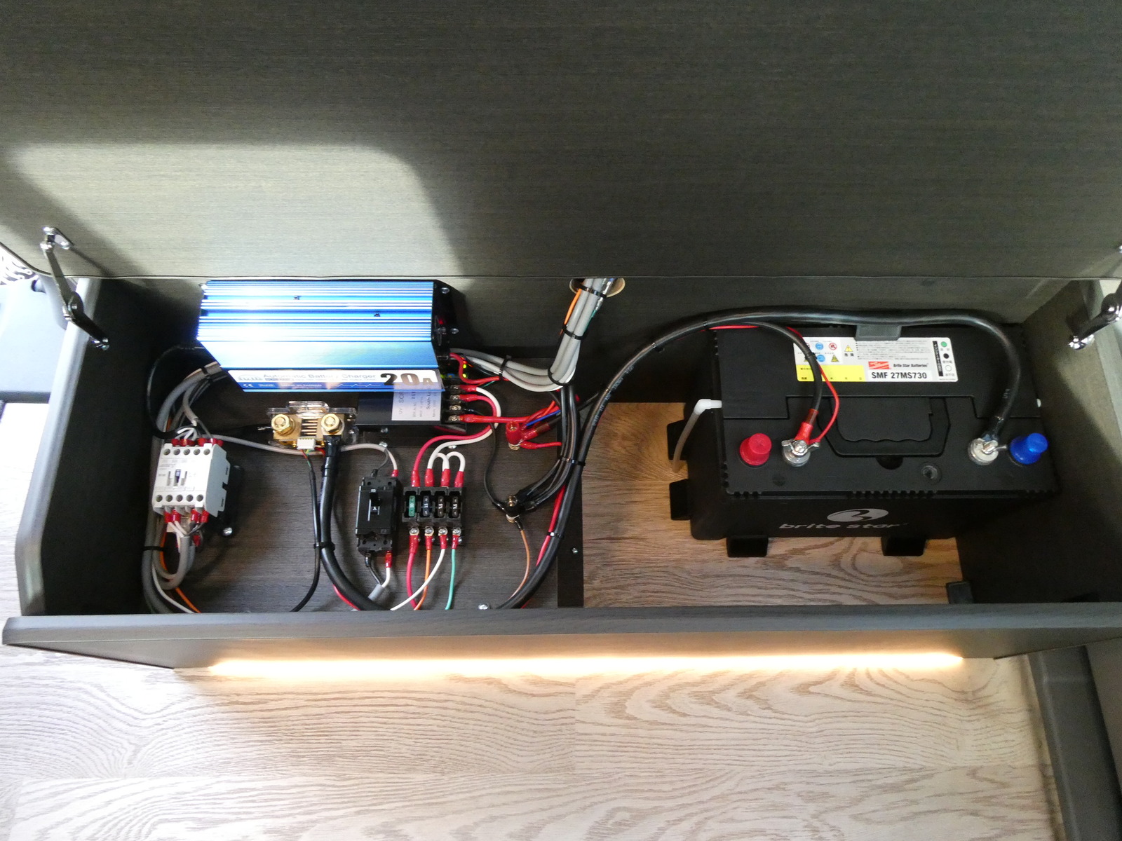 キャンピングカー バンコン FOCS Luz(ﾙｿ) 新車即納車