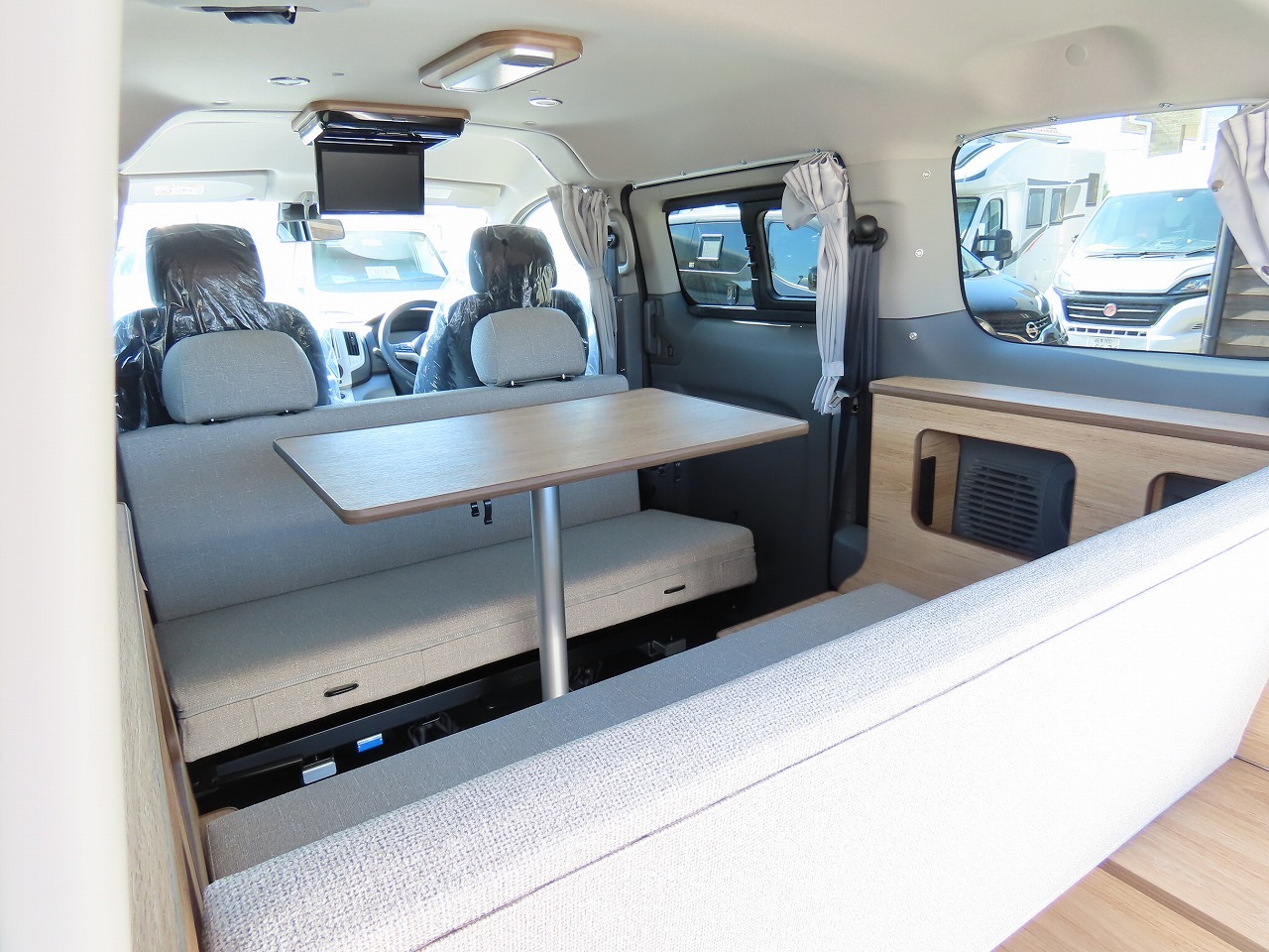 キャンピングカー バンコン NV200ﾊﾞﾈｯﾄ FOCS　Luz ﾙｿ 新車即納