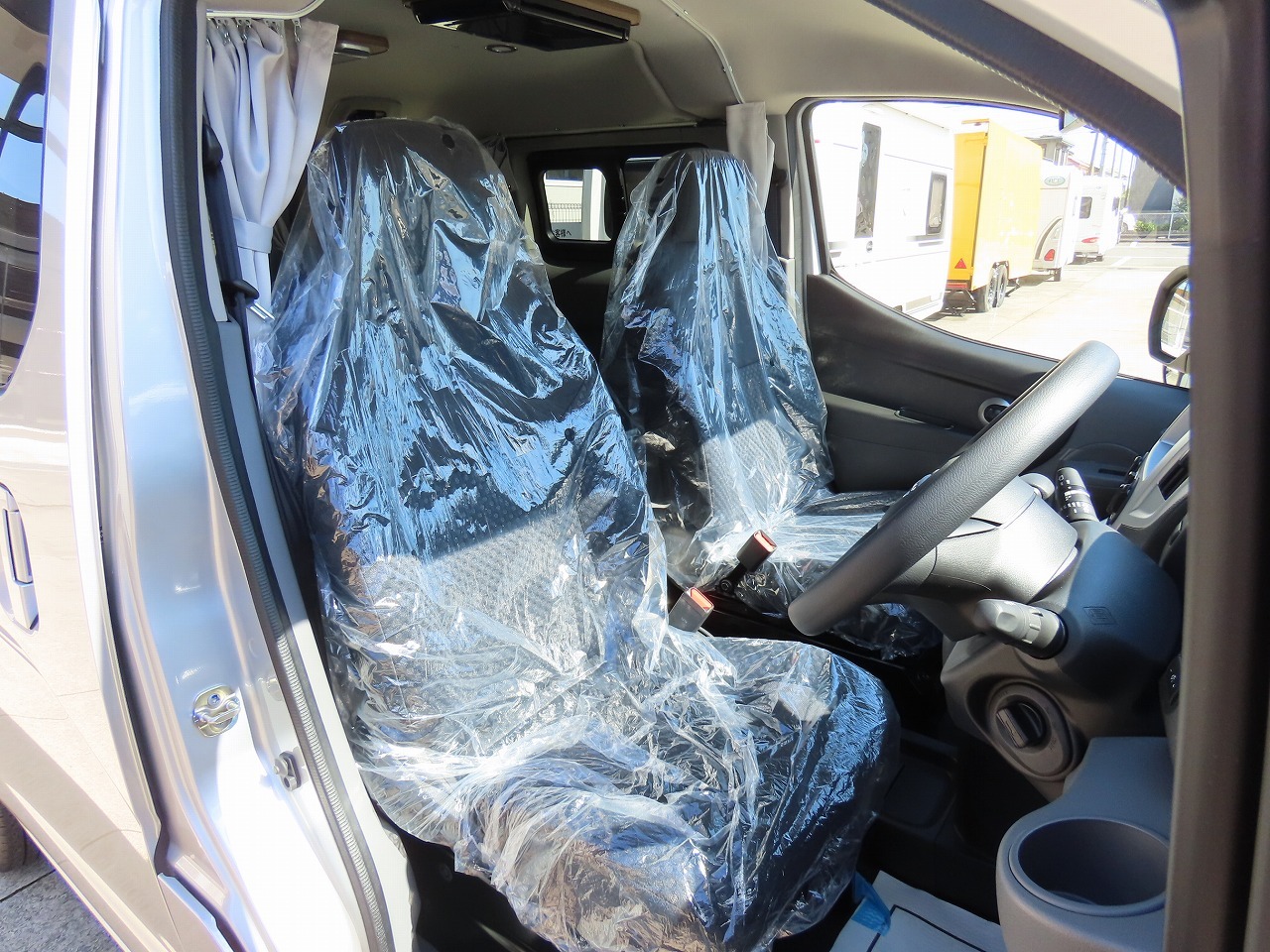 キャンピングカー バンコン NV200ﾊﾞﾈｯﾄ FOCS　Luz ﾙｿ 新車即納