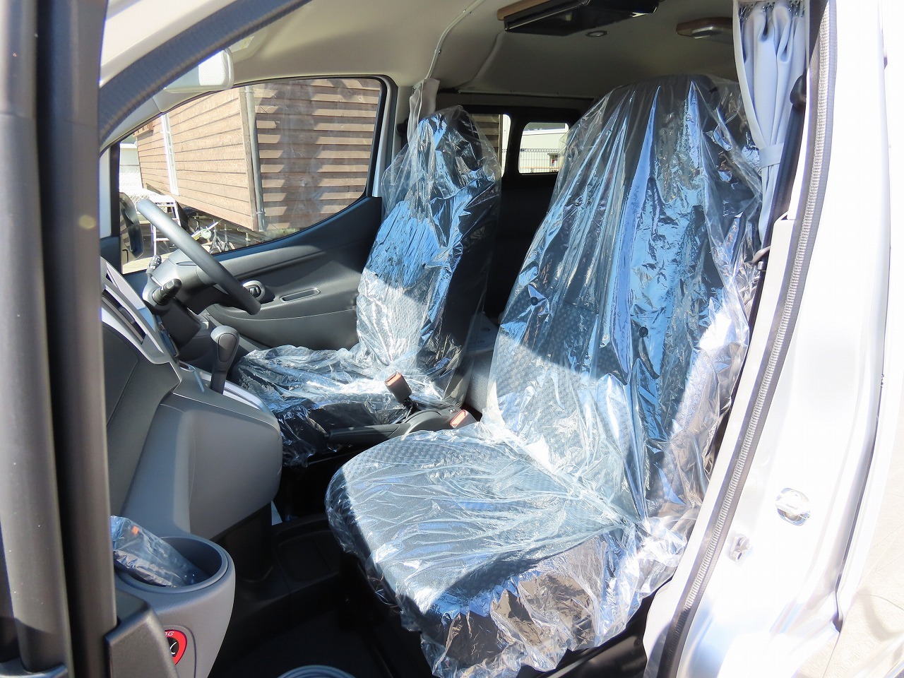 キャンピングカー バンコン NV200ﾊﾞﾈｯﾄ FOCS　Luz ﾙｿ 新車即納